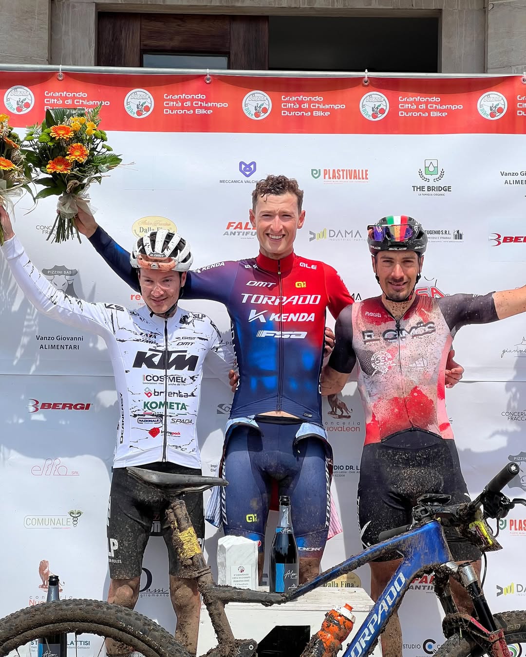 Casey South vince la Durona Bike e festeggia il ritorno alle gare nel migliore dei modi