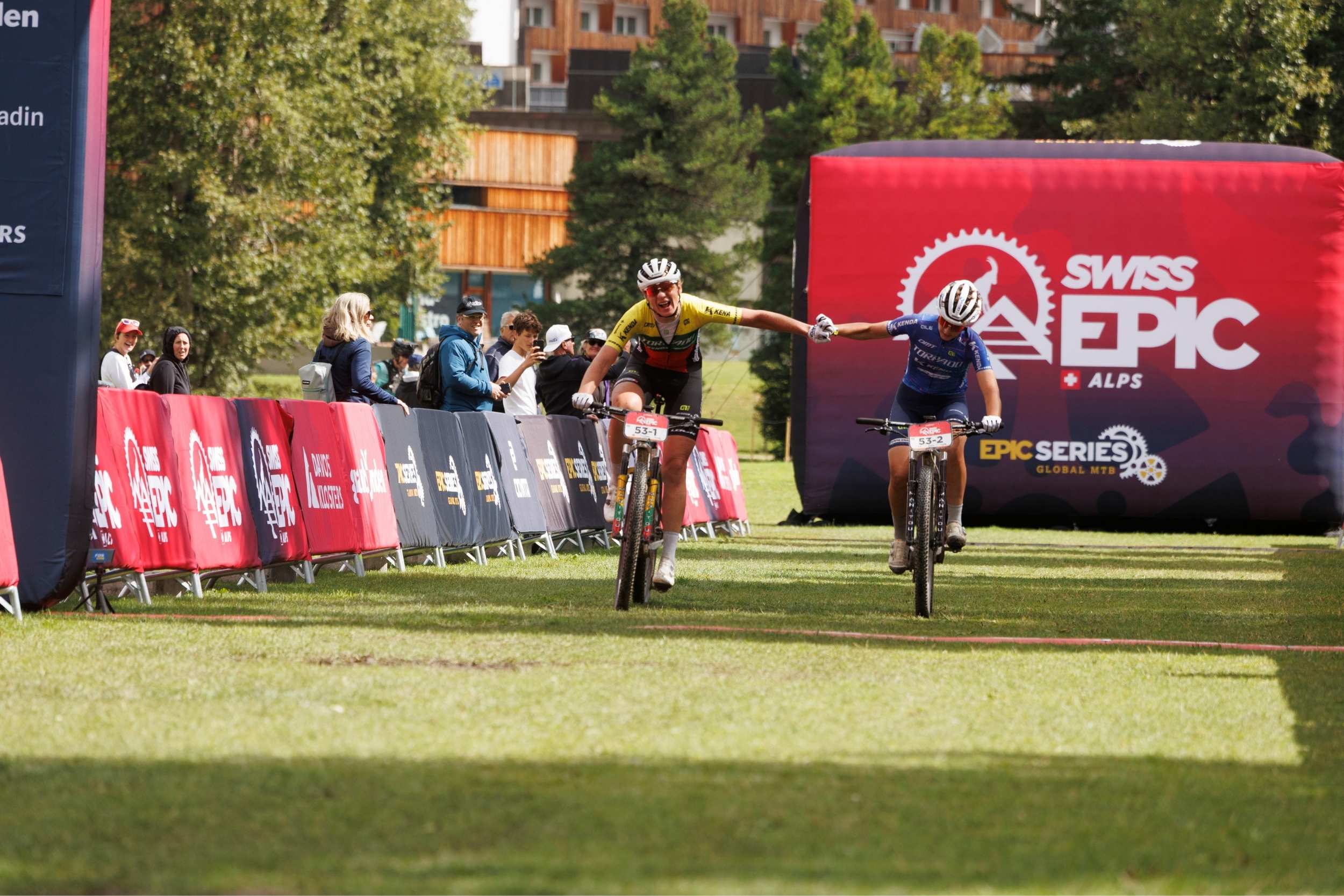 SWISS EPIC COMBATTUTA OGNI GIORNO: 2 VITTORIE E 11 PODI IN CINQUE GIORNI